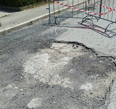 Torremaggiore: voragini su Viale XXV Aprile, arteria inibita a metà nei pressi della rotonda