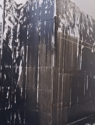 Atti vandalici con olio esausto alle tombe del cimitero comunale di Torremaggiore, sdegno del sindaco Emilio Di Pumpo: un’offesa alla memoria e un dolore per tutta la comunità