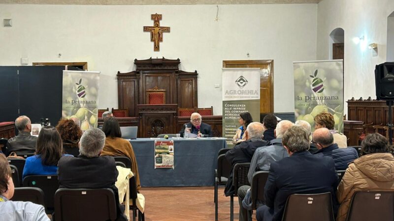 Resoconto della presentazione del libro dell’Avv Mario Fiore Ulivi e Olio dell’Alta Daunia pubblicato dalla Società di Storia Patria per la Puglia. Evento organizzato dall’Associazione La Peranzana