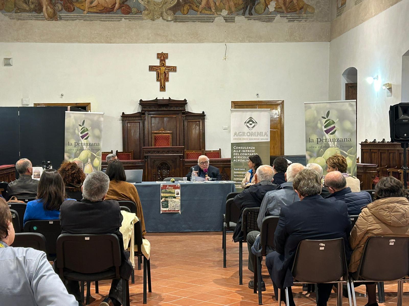 Resoconto della presentazione del libro dell’Avv Mario Fiore Ulivi e Olio dell’Alta Daunia pubblicato dalla Società di Storia Patria per la Puglia. Evento organizzato dall’Associazione La Peranzana