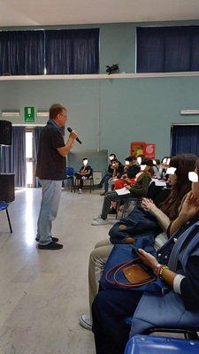 Evento Sogni di Pace a Torremaggiore, monito dello scrittore Luigi Dal Cin agli studenti: cosa dobbiamo ancora vedere per convincerci che l’unico modo di vivere è volersi bene?