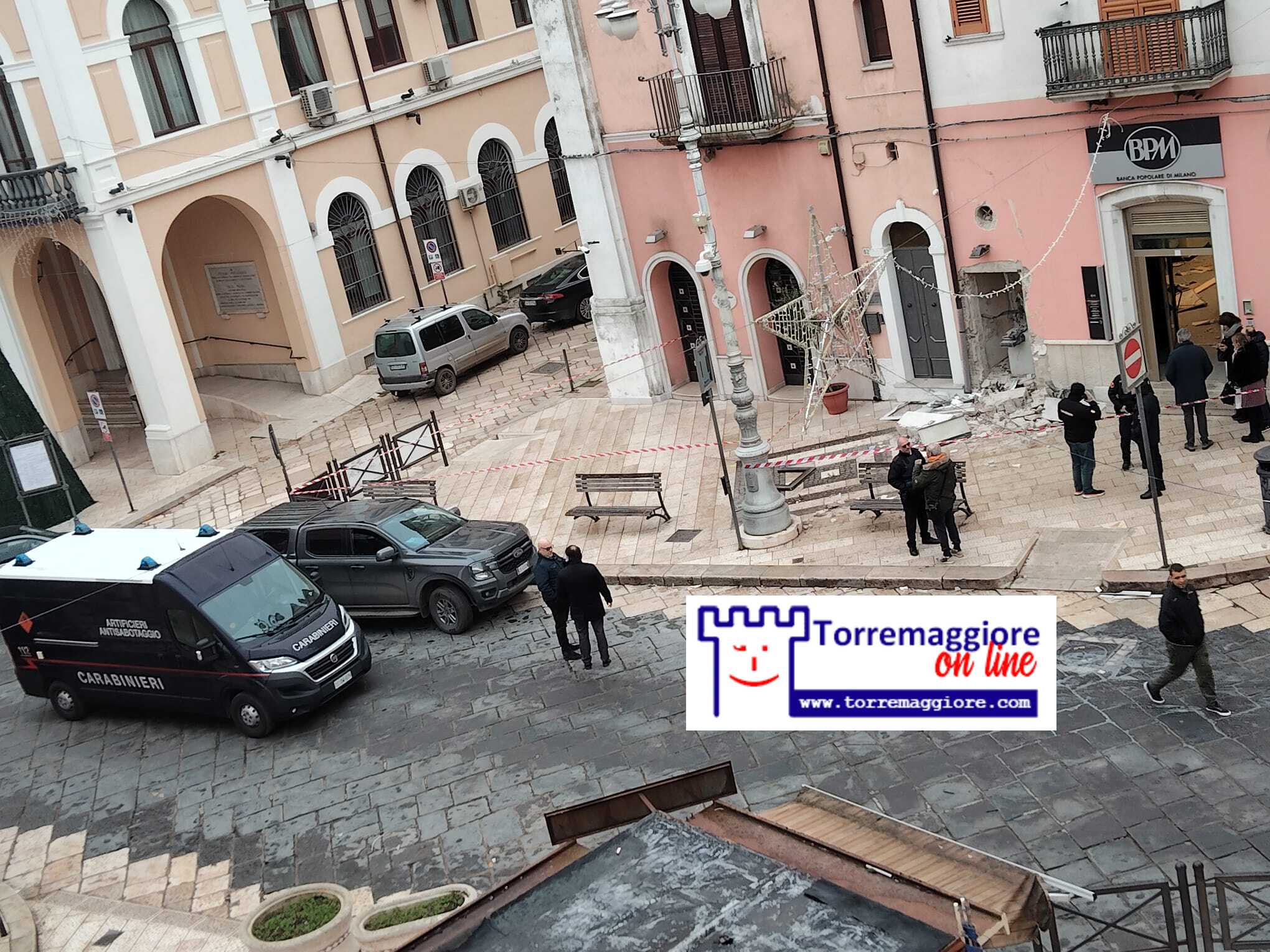 Bomba notturna a Torremaggiore: esploso il bancomat della Banca Popolare di Milano, a pochi metri da Palazzo di Città, ladri scappano senza bottino
