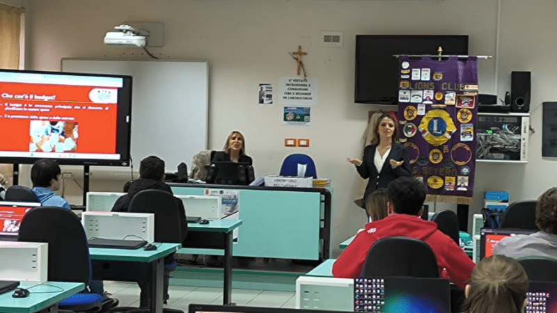 LIONS CLUB SAN SEVERO E BANCA D’ITALIA  ALL’IISS FIANI LECCISOTTI DI TORREMAGGIORE