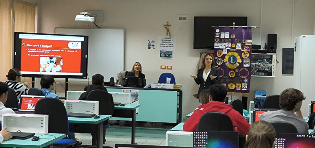 LIONS CLUB SAN SEVERO E BANCA D’ITALIA  ALL’IISS FIANI LECCISOTTI DI TORREMAGGIORE