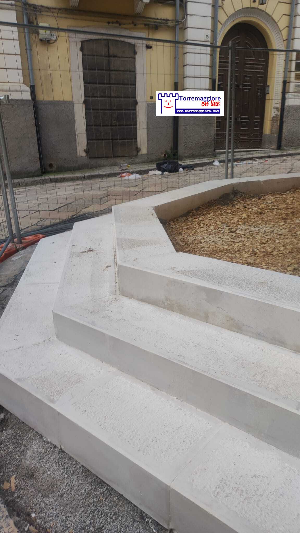 Pubblica denuncia del commissario centrista Enzo Palma (UdC): scempio totale a Piazza Antonio Gramsci, la riqualificazione del piazzale è una offesa alle maestranze locali ed è stata realizzata da gente incompetente e da un Comune che non controlla i lavori!