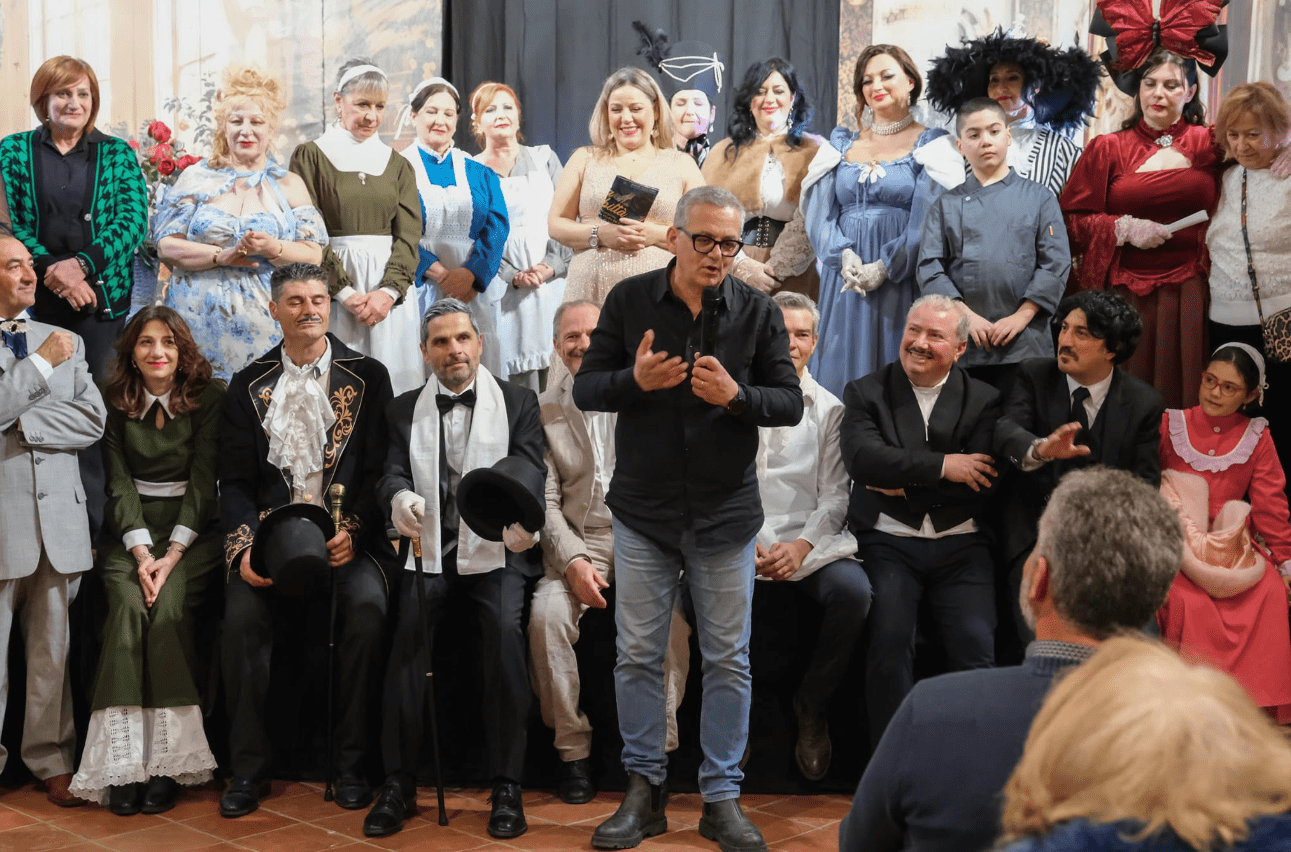 MISERIA E NOBILTÀ REALIZZATA DALLA COMPAGNIA TEATRALE IL BAFFO AL CASTELLO DUCALE DE SANGRO DI TORREMAGGIORE : IL TRIONFO DI UNA SQUADRA STRAORDINARIA
