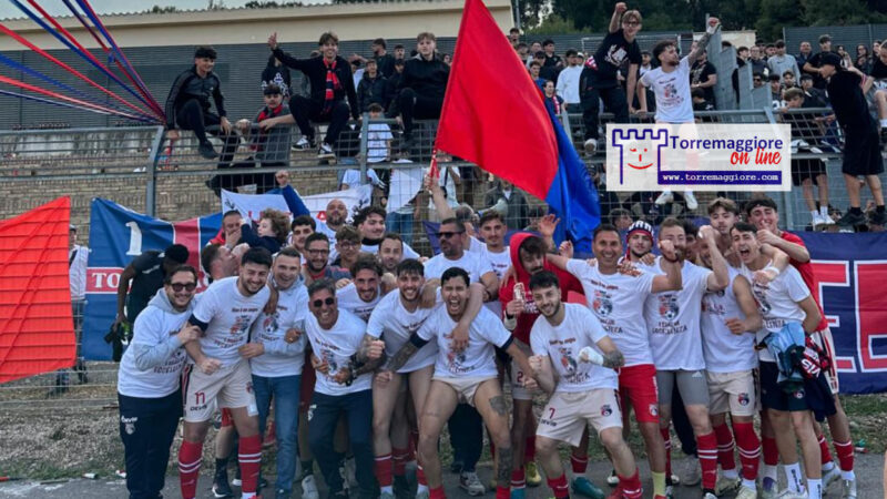 Trionfo ai playoff al San Sabino ai danni del Lokomotiv Riccia: l’Atletico Torremaggiore promosso in Eccellenza Molise, il cielo è rosso blu!