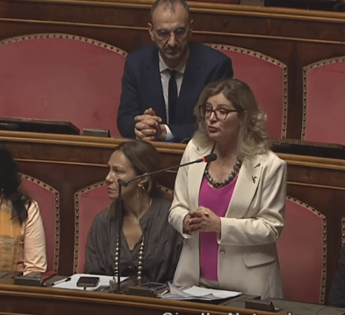 Crisi del comparto olivicolo italiano: la replica della Senatrice Naturale (M5S) al sottosegretario del Masaf dopo la nuova interrogazione