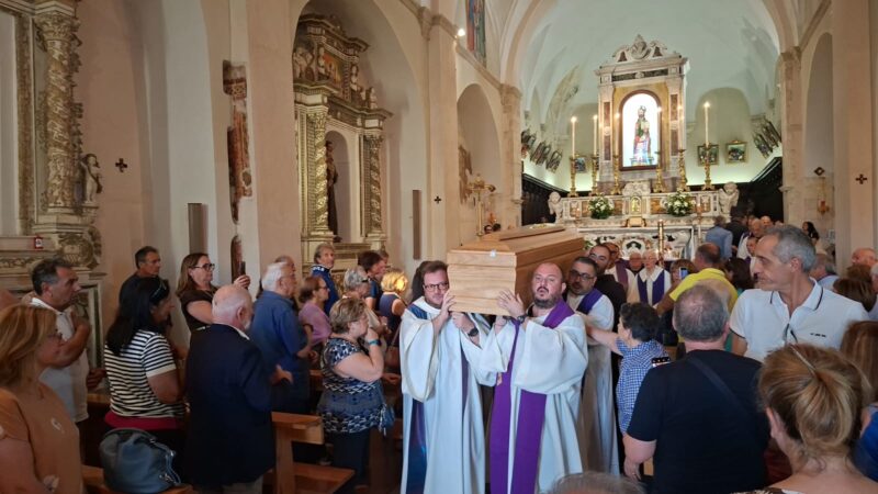 Il Convento Santuario di San Matteo a San Marco in Lamis gremito per l’ultimo saluto a Padre Urbano Giambitto OFM che prestò il suo servizio sacerdotale a Torremaggiore presso il Convento Sacro Cuore dei Frati Minori, alla Chiesa di Santa Maria degli Angeli e all’Ospedale San Giacomo fino al 2003